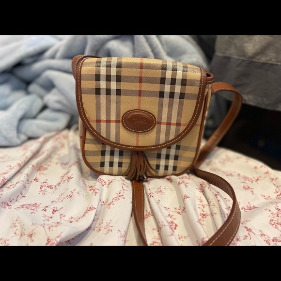 Burberry sling - Picture 2 of 2